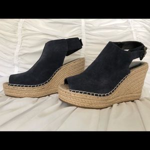 Brand New. Kenneth Cole espadrilles.